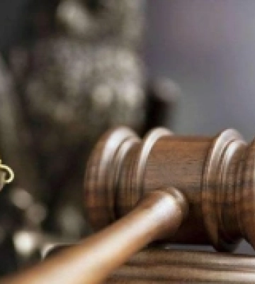 У Корці пенсіонера судили за домашнє насильство над матір’ю