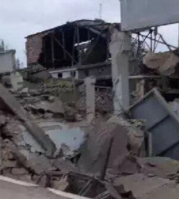 Наслідки авіаудару рф по Бериславу: Влучили у підприємство, знищено один із цехів. ФОТОрепортаж