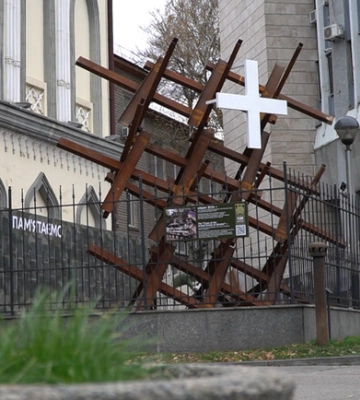 У Дніпрі завершили інсталяцію &quot;Хрест ЗСУ&quot;