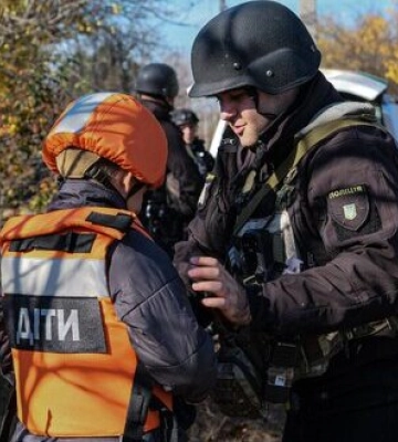 91 дитину евакуювали з Херсонської області з-під ворожих обстрілів