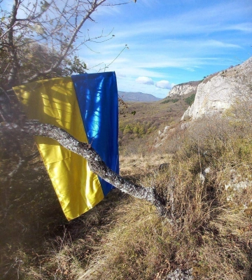 Оккупантам напомнили, чей Крым: над полуостровом развивается украинский флаг