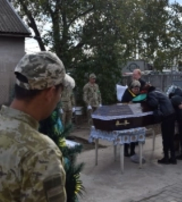 Із прикордонником Сергієм Шелковниковим, який загинув у бою з ворогом на Луганщині, попрощалися в Ізмаїлі. ФОТОрепортаж