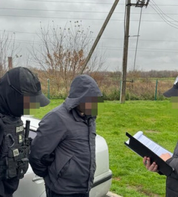 Допомагав ухилянтам виїхати за кордон: на хабарі викрили посадовця одного з райвідділів поліції Волині