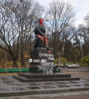 В Киеве демонтировали памятник Пушкину — фото