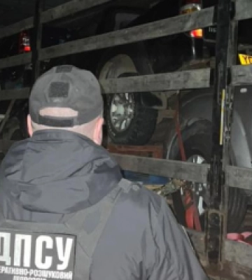 З Польщі в Україну намагалися ввезти три позашляховики під виглядом гуманітарки (ФОТО)