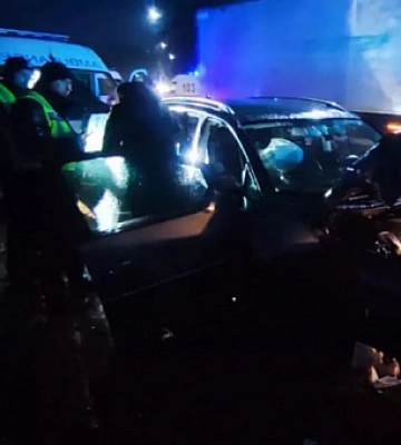 У Кривому Розі рятувальники дістали жінку з понівеченого внаслідок ДТП автомобіля