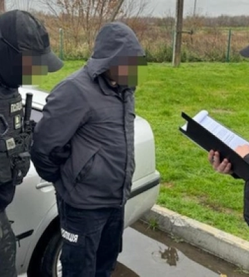 На Волині затримали правоохоронця, який переправляв чоловіків за кордон