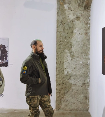 В Харькове презентовали фотовыставку "Сміливі нести світло" о самой тяжелой зиме в истории Украины