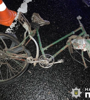 На трасі на Полтавщині ВАЗ на смерть збив чоловіка, який вів велосипед по проїзній частині