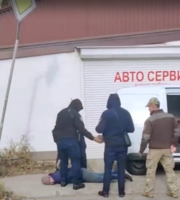 Надели наручники на мужчину и силой затолкали в авто: ГБР взялось за расследование действий работников ТЦК и правоохранителей