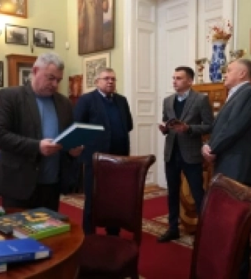 Студенти львівського вишу отримали книги з навчальних закладів Європи