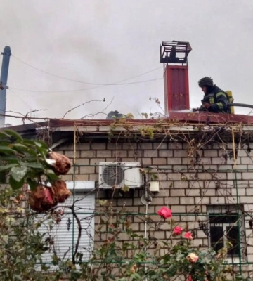 На Херсонщині рятувальники потрапили під обстріл під час гасіння пожежі