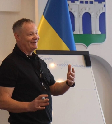 Заради ЗСУ:  британець безкоштовно навчає англійської мешканців Рівного