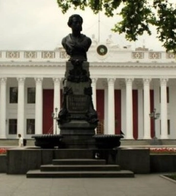 В Одесі пам’ятник Толстому вирішили знести, а Пушкіну і Воронцову — залишити