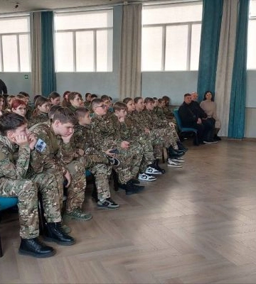 Оккупанты и кремлевские попы промывают мозги детям в школах Мелитополя 