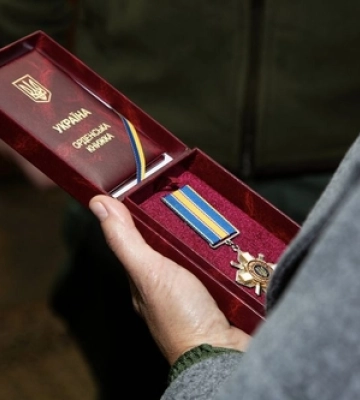 У Луцьку матері загиблого 20-річного азовця вручили нагороду «За мужність»  