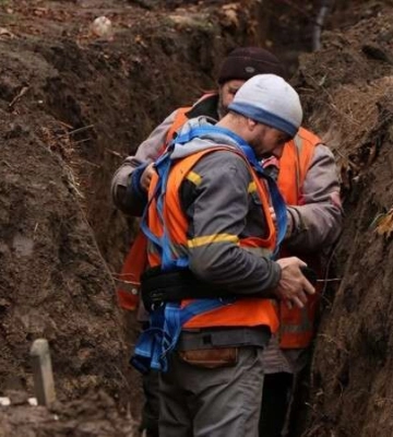 Заміна водогону по вул. Данили Нечая у Дніпрі: робота аварійної служби