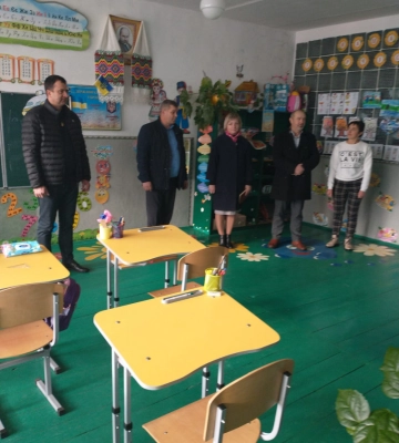 Попри скандал і невдоволення педагогів: у ліцеї на Волині представили нову директорку. Фото