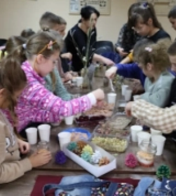 В Ужгороді провели майстер-клас із виготовлення композиції у скляній банці