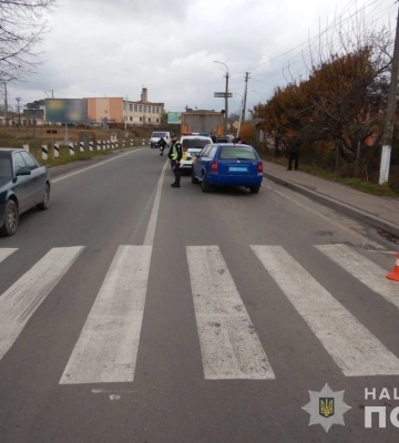 На Волині вантажівка збила жінку: постраждала у лікарні