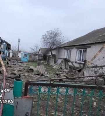 Наслідки ударів рф по Харківщині: Поранено чоловіка, пошкоджено будинки та навчальний заклад. ФОТОрепортаж