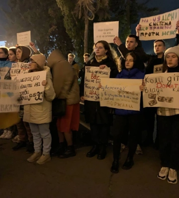«Дрони замість бруківки»: у Луцьку збирали підписи задля більшої допомоги ЗСУ з бюджету
