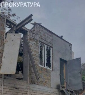 Рашисти з артилерії обстріляли Херсон, загинув чоловік. ФОТОрепортаж