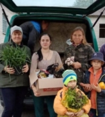 Жителі Волині зібрали овочі на сухі борщі для захисників