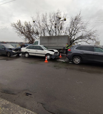 У Черкасах на мосту сталася потрійна ДТП