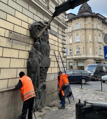 У Львові демонтували два об’єкти радянського періоду