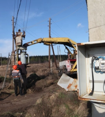 На Харківщині відновлюють електропостачання у знеструмленій через війну громаді
