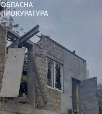 Російський снаряд влучив у будинок у Херсоні: загинула людина