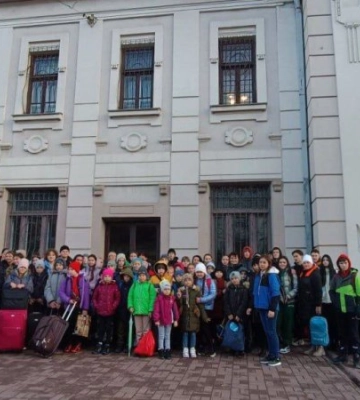 Сьогодні 63 дитини з Херсонщини вирушили на оздоровлення та відпочинок до Румунії