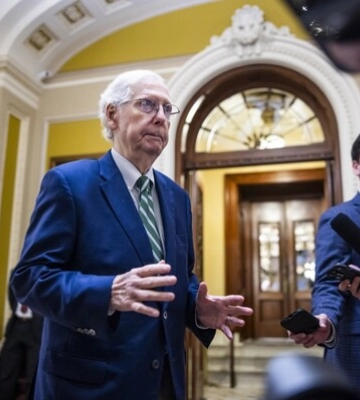 WSJ: Битва за допомогу США для України випробовує владу лідера республіканців в Сенаті