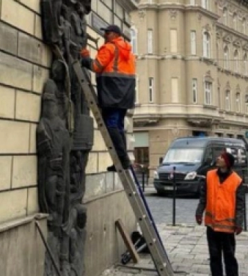 У Львові демонтували дві радянських пам&#039;ятки