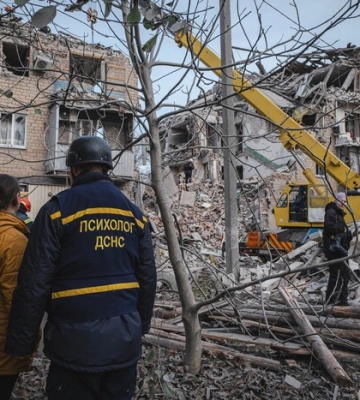 Удар по Селидовому: рятувальники дістали з-під завалів тіла ще двох загиблих
