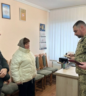 На Волині дружині і сину полеглого Героя вручили його посмертну нагороду