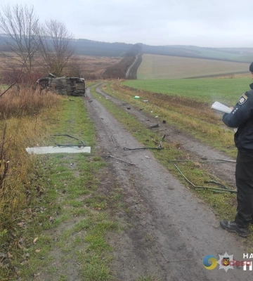 На Одещині п’яний водій тікав від поліцейських на великій швидкості та перекинув авто