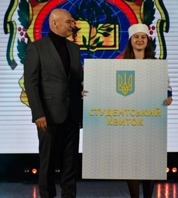 &quot;Посвята&quot; в студенти. У релокований до Рівного медуніверситет  урочисто прийняли першокурсників  (ВІДЕО)