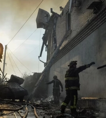 Рашисти з артилерії обстріляли Херсон, загинув чоловік. ФОТОрепортаж