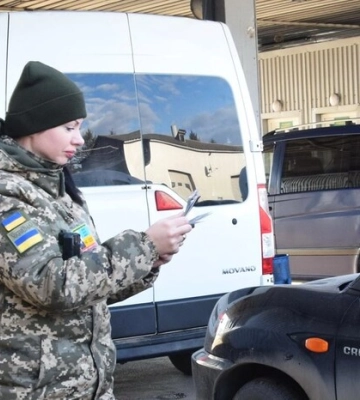 Хто ухвалюватиме рішення про виїзд чиновників за кордон: рішення уряду