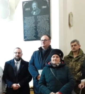 В Острозі відкрили пам’ятну дошку скульптору Томашу-Оскару Сосновському