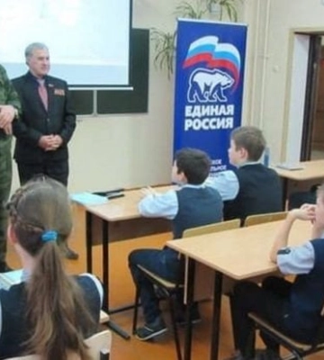 Почему ты не любишь россию? - вооруженные солдаты проводят "воспитательные беседы" в школах Мелитополя и других оккупированных&amp;hellip;