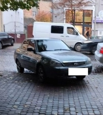 У Мукачеві водій заблокував виїзд з прилеглої території