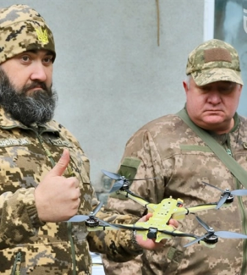Дніпро системно доправляє на фронт FPV-дрони вітчизняного виробництва: нині військові отримали ще 45 таких БпЛА