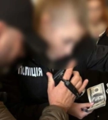 «Шлюбні послуги» за 4500 доларів: в Одесі затримали організаторку «схеми» виїзду чоловіків за кордон