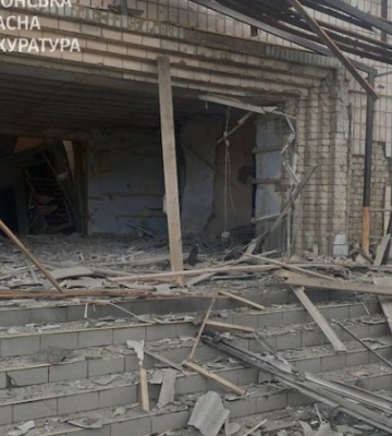 Російські військові ввечері завдали ударів по Херсону: загинула жінка, троє поранених