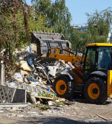У Дніпрі демонтують незаконні тимчасові споруди
