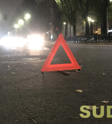 У Львові автомобіль патрульних збив пішохода