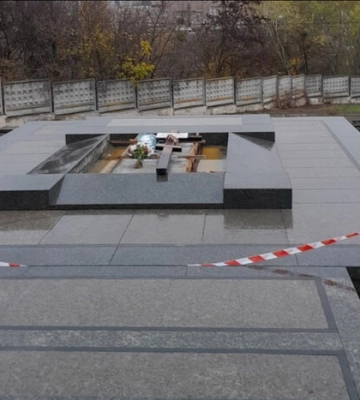 Який вигляд має могила президента Кравчука у Києві: шокуючі фото